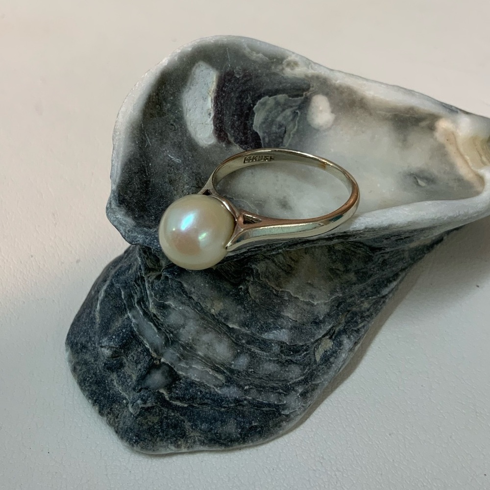 Genuine pearl 14K white gold ring